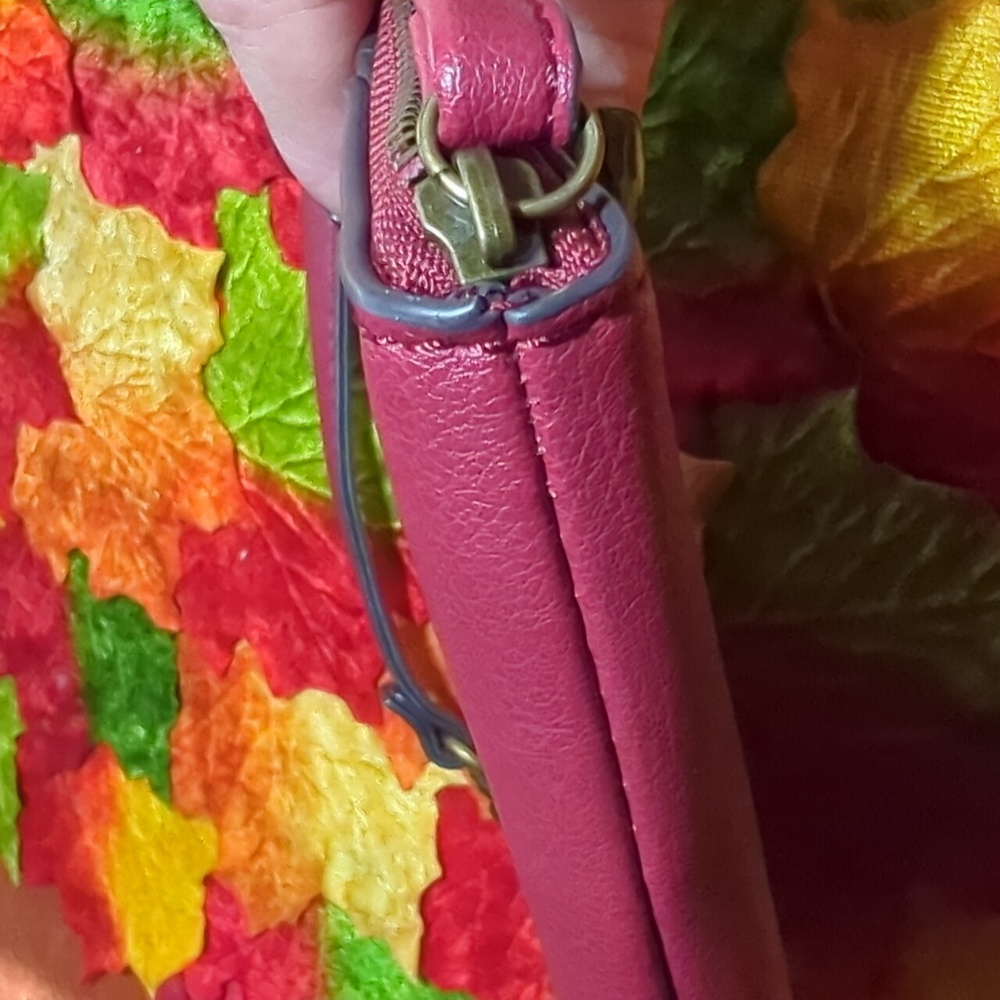 Frye & Co Burgundy Wristlet - Picture 11 of 12